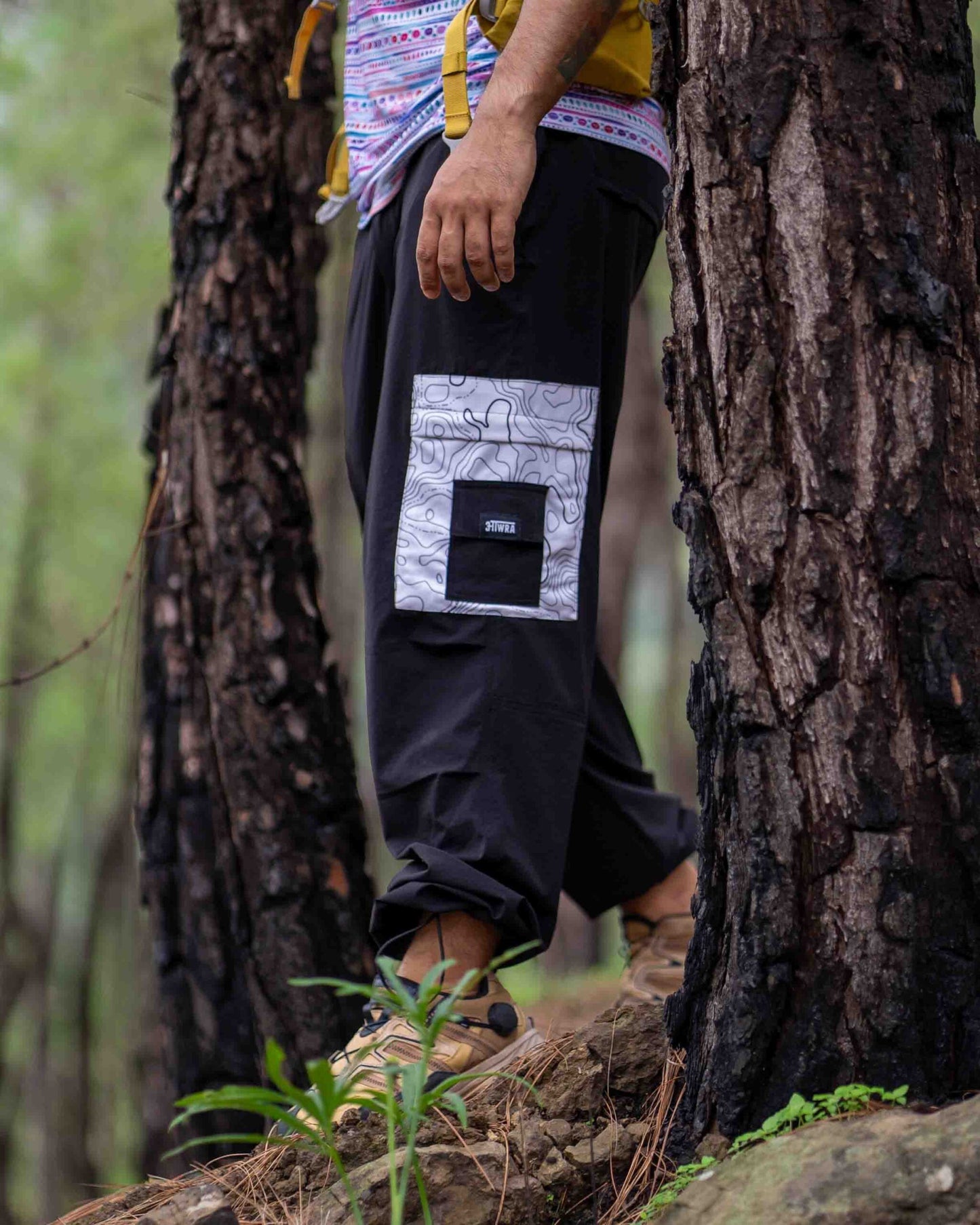 Relaxed Fit Cargo – Black